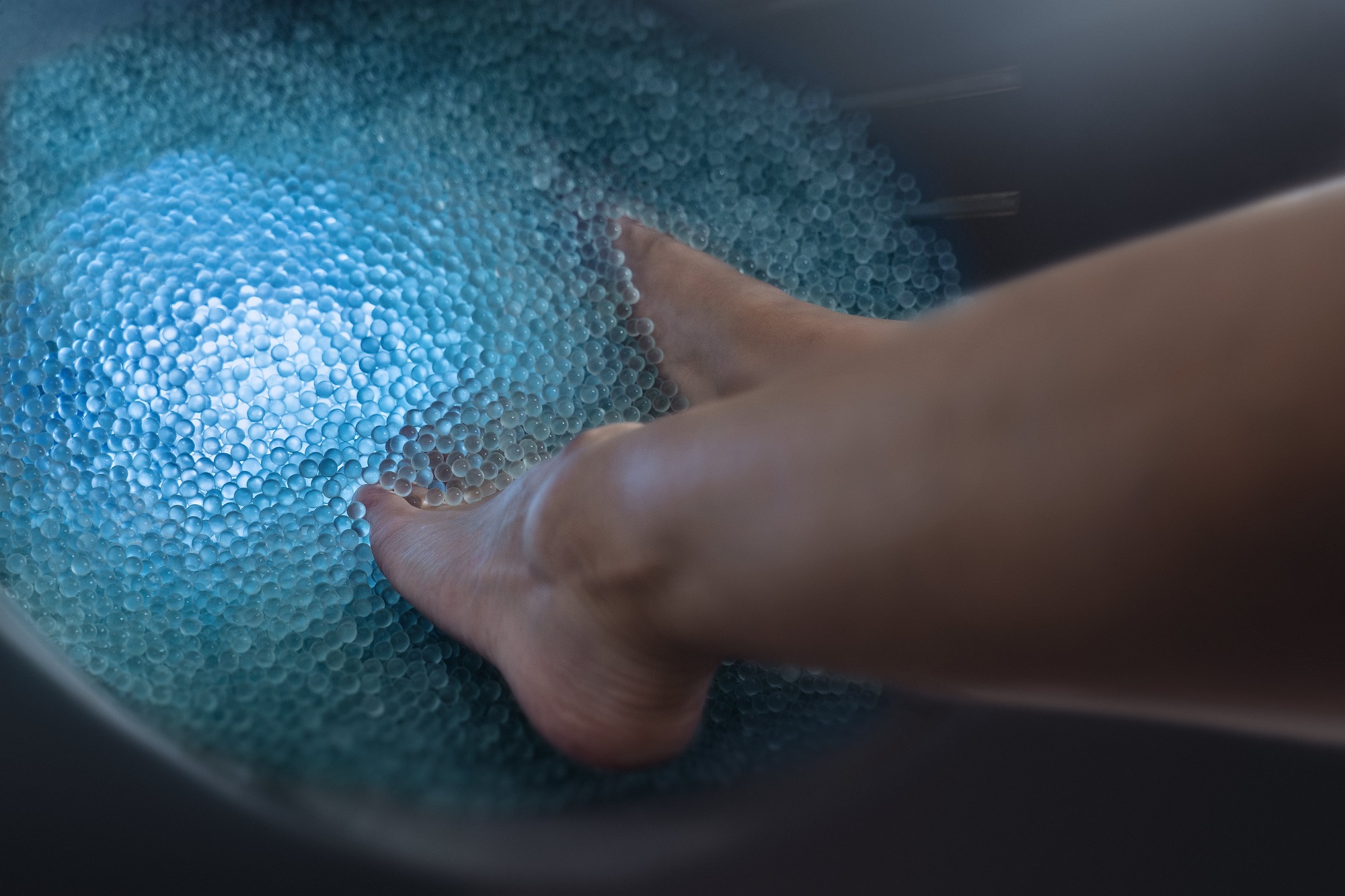 Pieds plongés dans aquaroll pour hydromassage Alliance Pornic