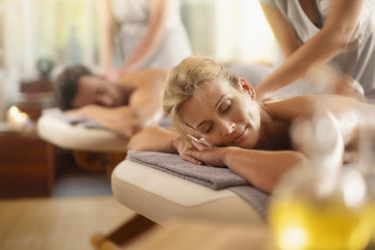 Couple dans cabine duo pour un massage polynésien Alliance Pornic