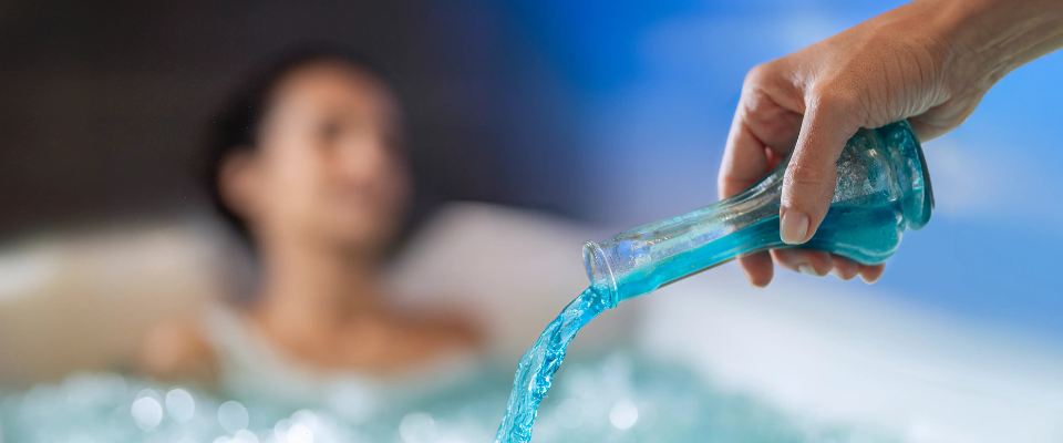 femme dans bain hydromassant à Alliance Pornic